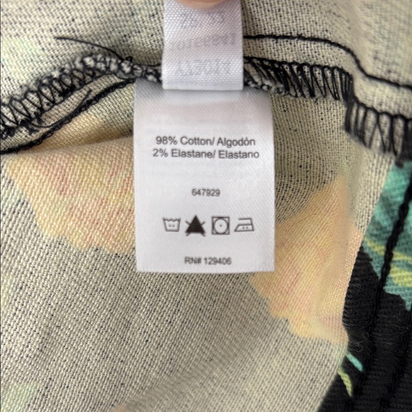 VENUS Black Cropped Jean Jacket with Yellow Rose Print and Green Leaves - Picture 11 of 12